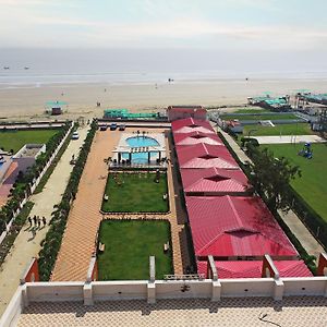 Prasant On Beach Resort !! Lift - Wifi -Restaurant-Parking Facilities-Newly Decorated Room !!